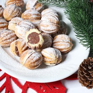 Cofetaria Zmeur nuci ciocolata rom