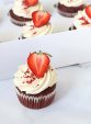 cofetaria zmeur cupcakes Red Velvet cu capsuni