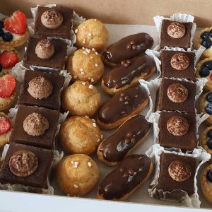 Cofetaria zmeur mini cake box amandine